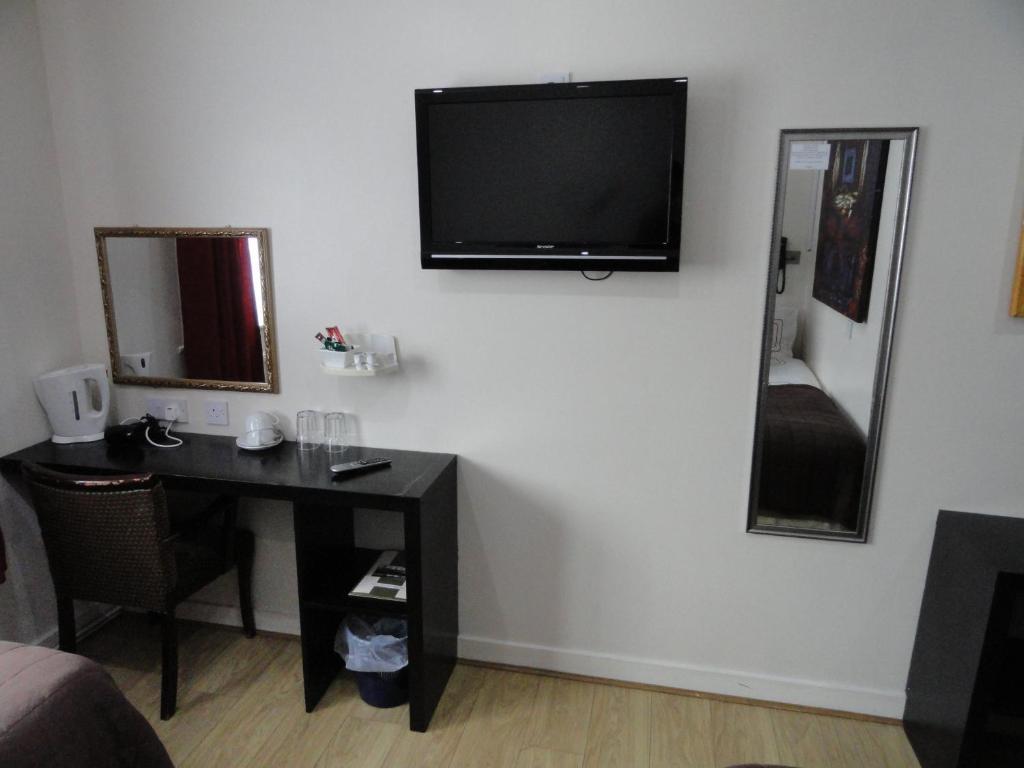 Villaggio Warrington Room photo