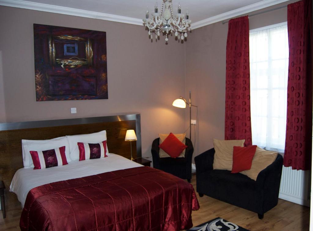 Villaggio Warrington Room photo