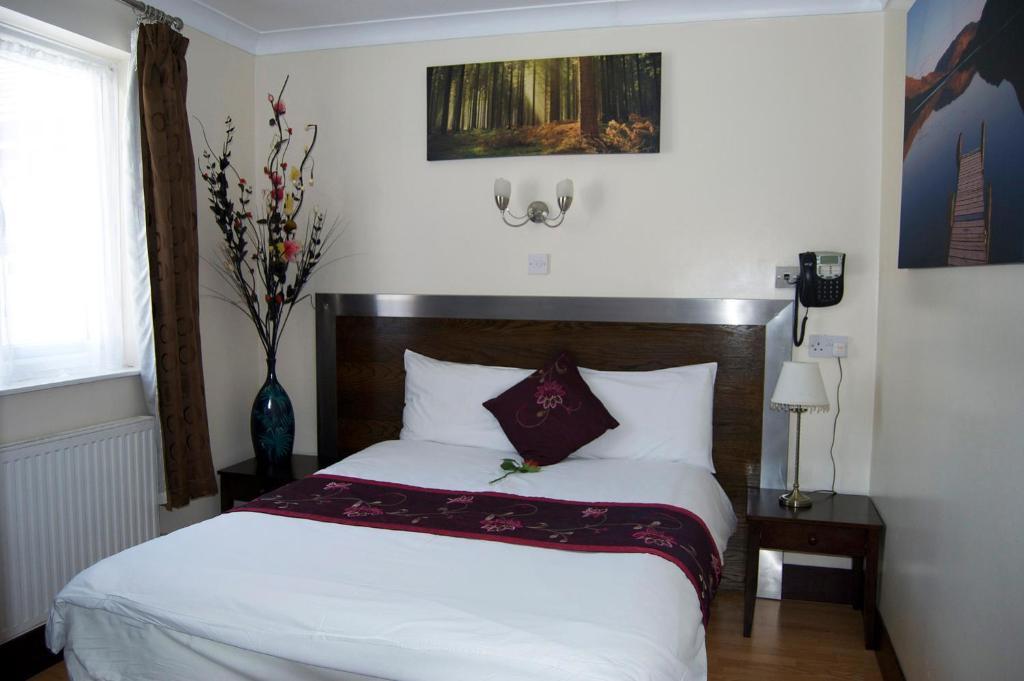 Villaggio Warrington Room photo