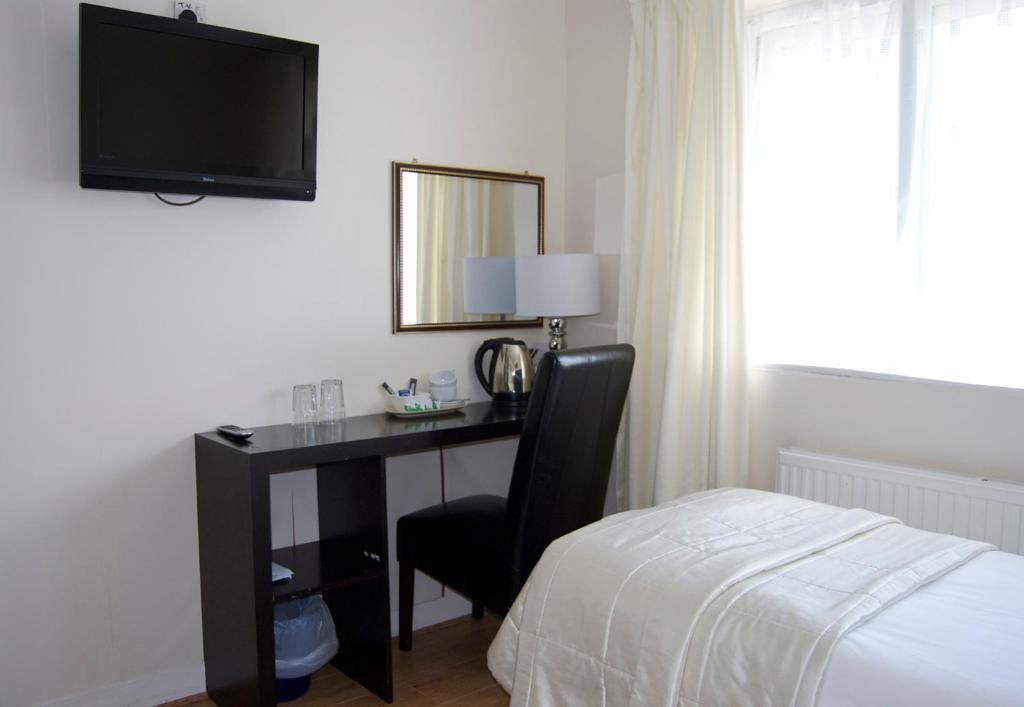 Villaggio Warrington Room photo