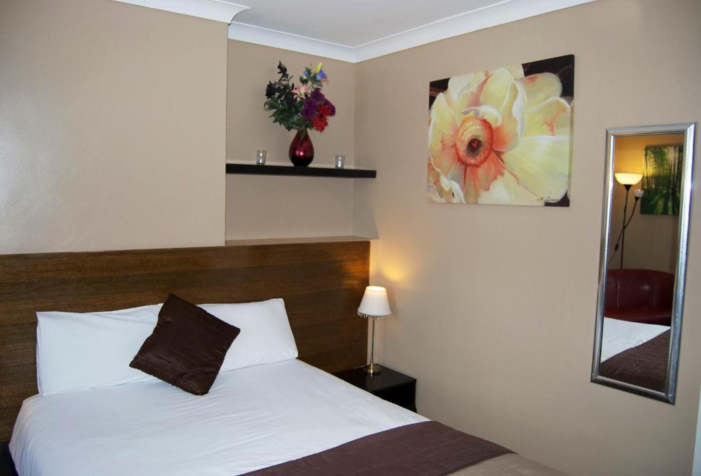 Villaggio Warrington Room photo